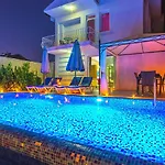 Calis 3 Bedroom With Private Pool Hot Tub * フェティエ