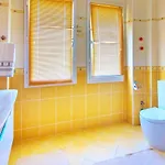 Calis 3 Bedroom With Private Pool Hot Tub *