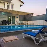 Calis 3 Bedroom With Private Pool Hot Tub ヴィラ