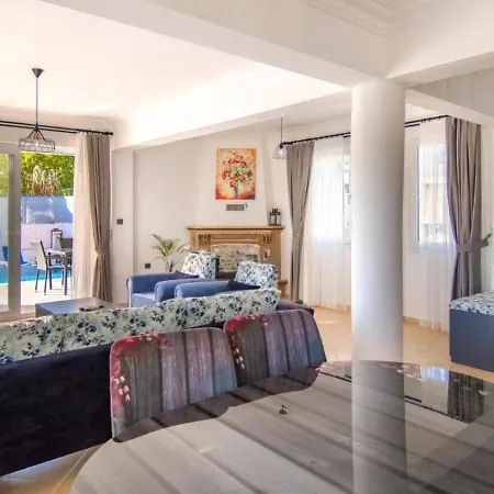 Calis 3 Bedroom With Private Pool Hot Tub Фетхие