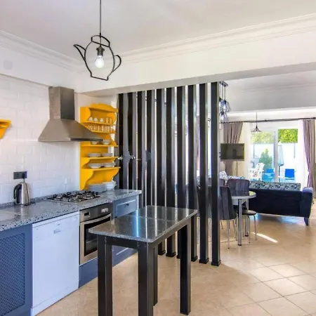 Calis 3 Bedroom With Private Pool Hot Tub Вилла *