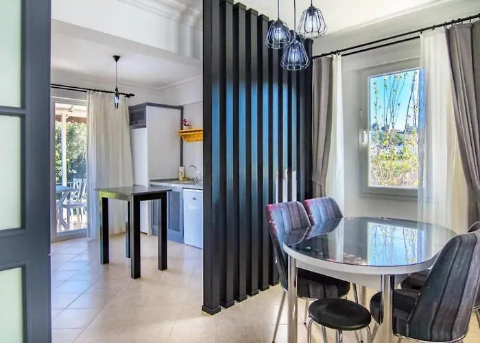 Calis 3 Bedroom With Private Pool Hot Tub
