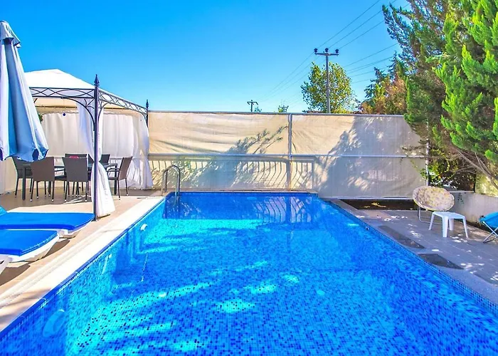 Calis 3 Bedroom With Private Pool Hot Tub