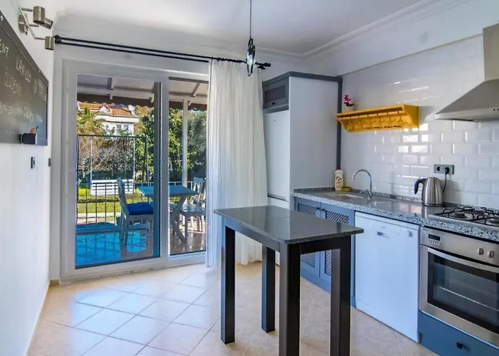Вилла Calis 3 Bedroom With Private Pool Hot Tub Фетхие